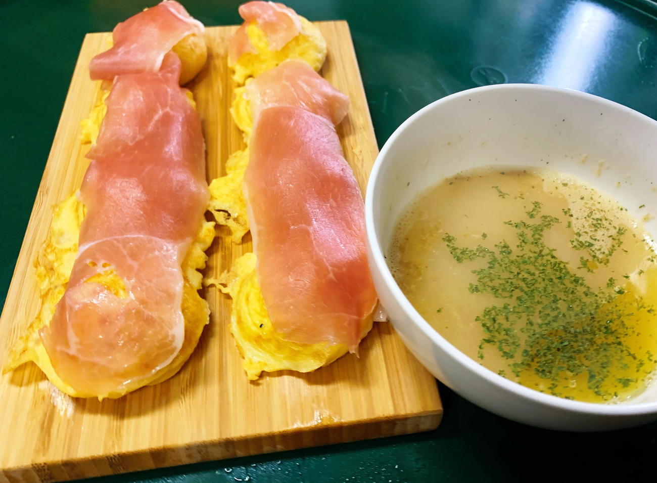 宝町サケスクエアの「生ハムスープのスペイン風明石焼き」