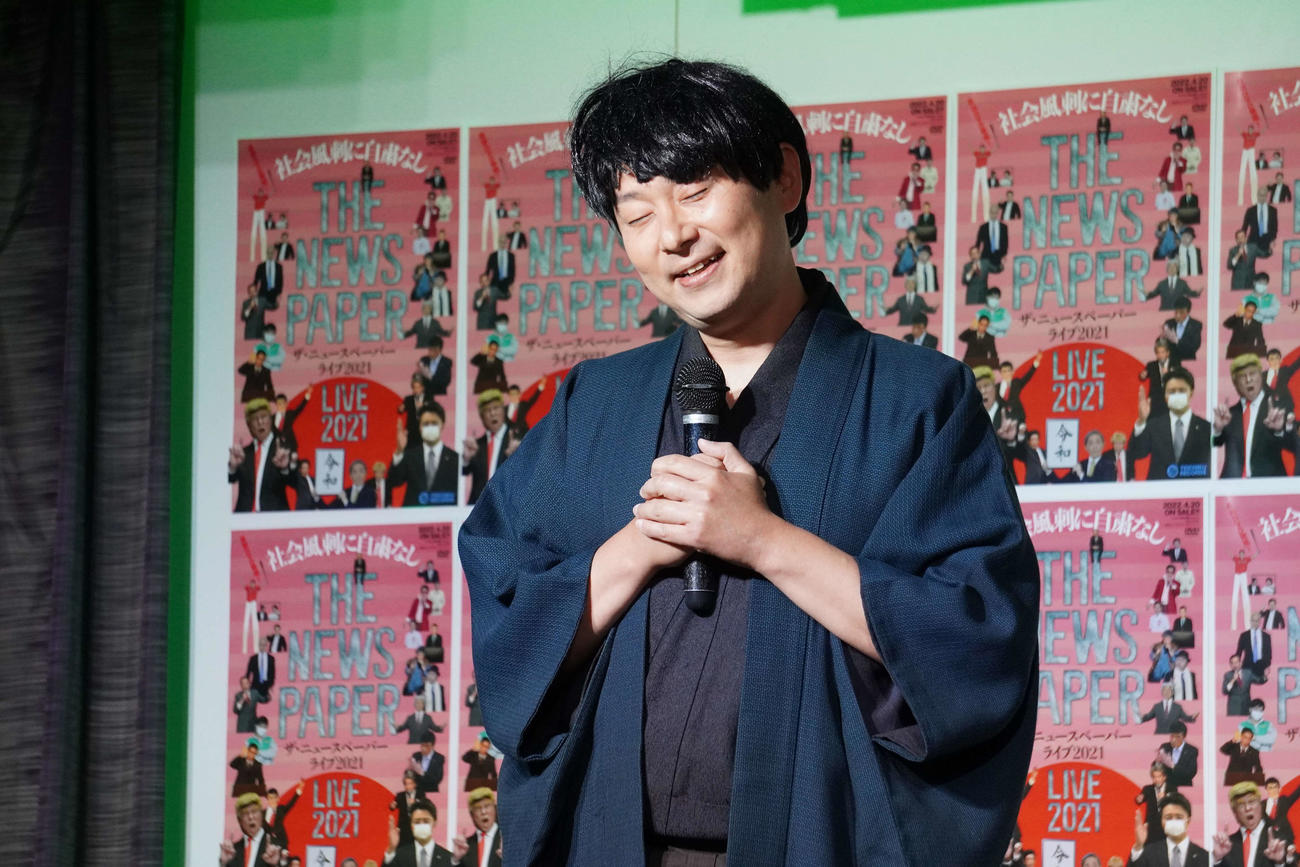 藤井聡太5冠のモノマネをした土谷ひろし（撮影・沢田直人）