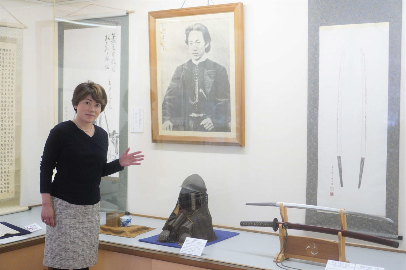 休館への思いを語った「土方歳三資料館」の館長土方愛さん（撮影・沢田直人）