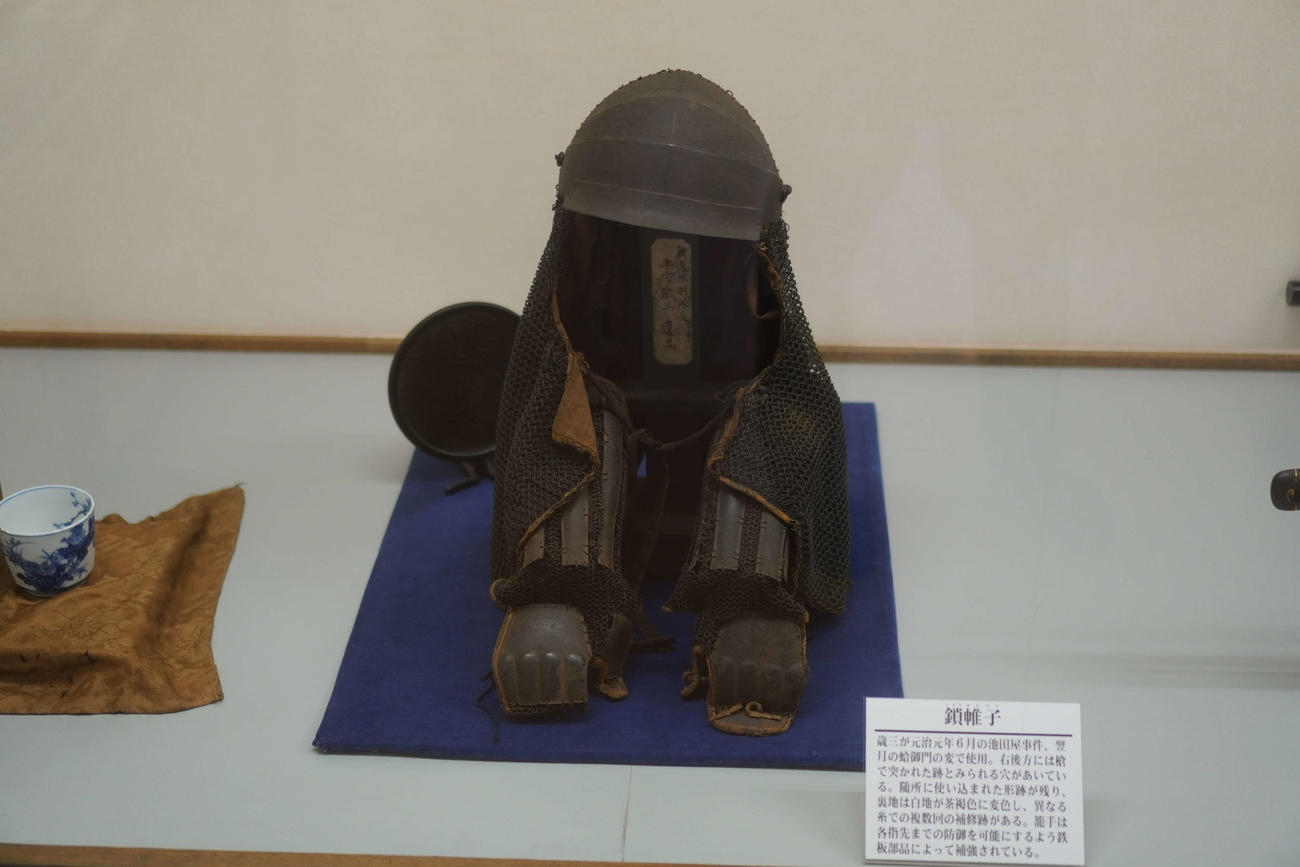 土方歳三が使用していた防具の「鎖かたびら」（撮影・沢田直人）