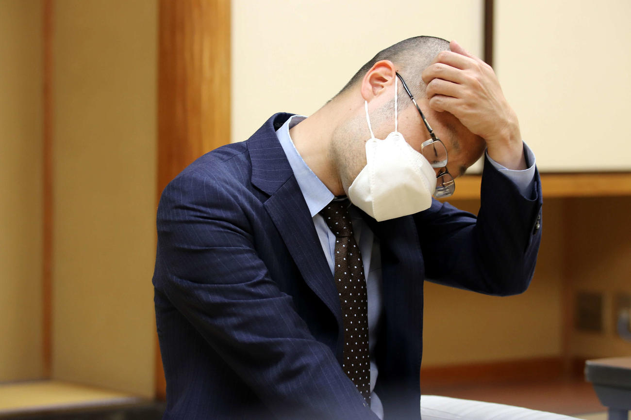 永瀬拓矢王座に敗れて惜しくも藤井聡太棋聖への挑戦権を逃した渡辺明名人（日本将棋連盟提供）