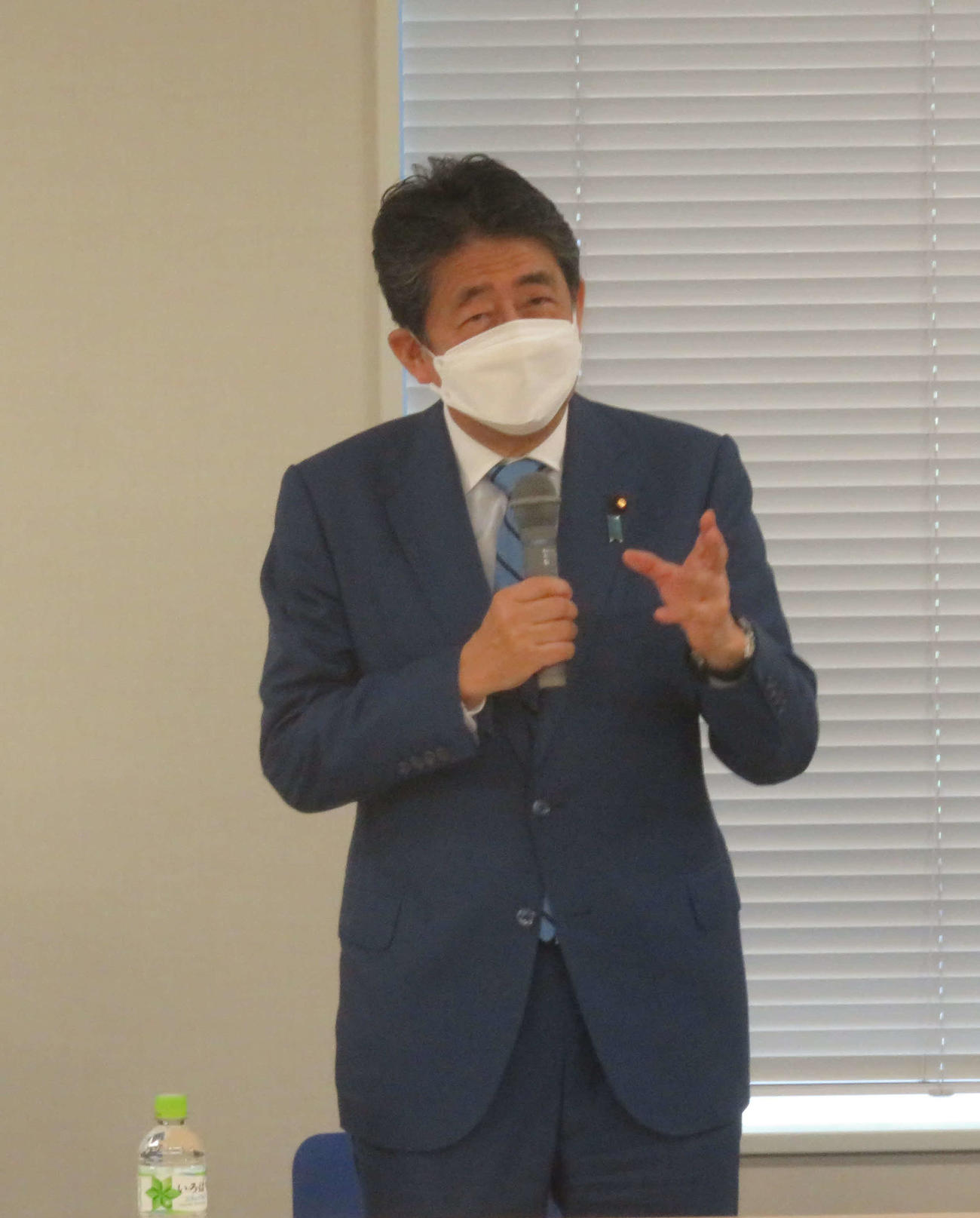 安倍晋三元首相は、麻の活用に関する第1回の勉強会であいさつした（撮影・大上悟）
