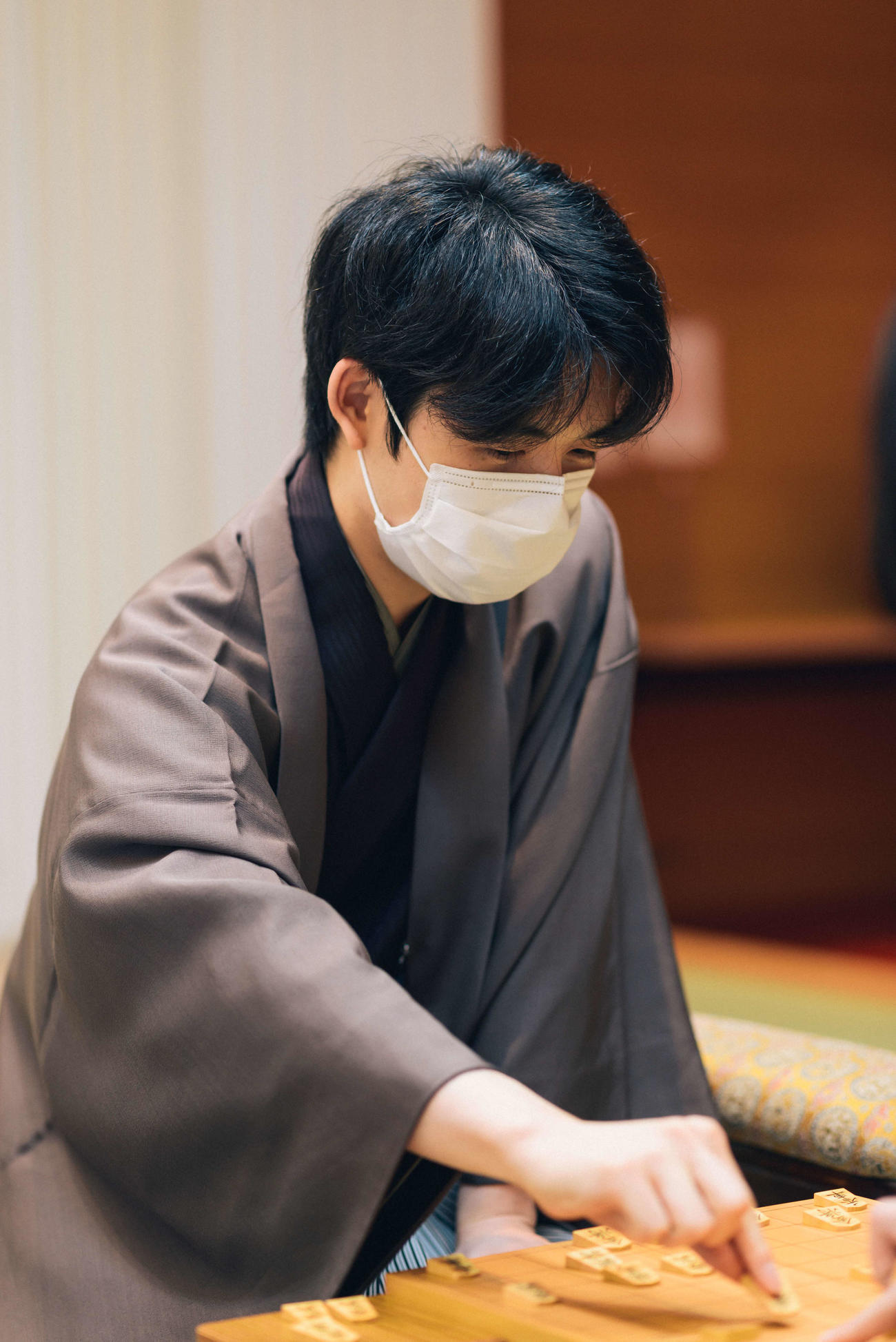 開幕局を制して初防衛と5冠堅持に好スタートを切った藤井聡太叡王（日本将棋連盟提供）