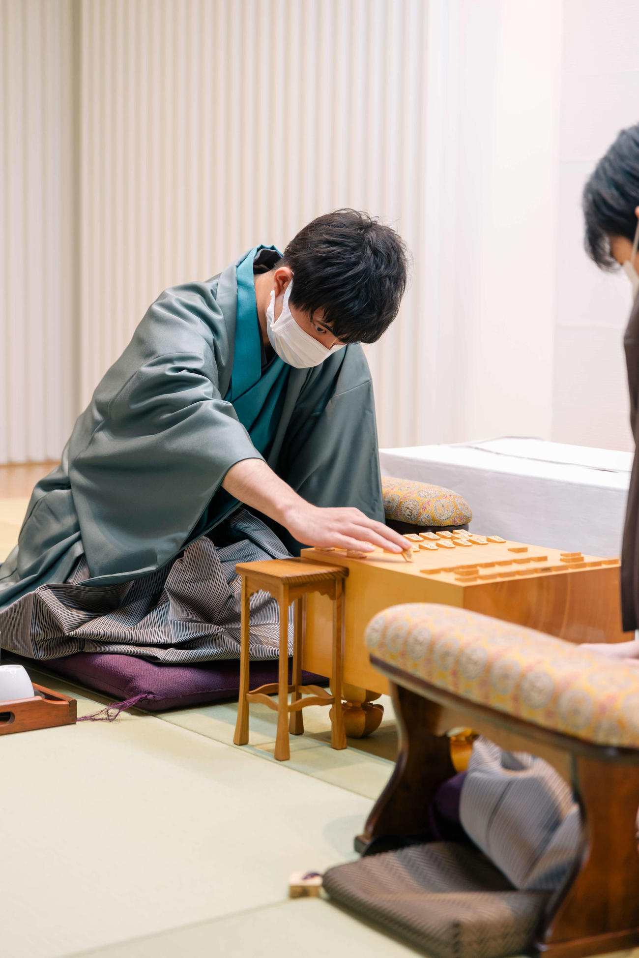 タイトル戦初登場となる叡王戦5番勝負で藤井聡太叡王に挑む出口若武六段（日本将棋連盟提供）