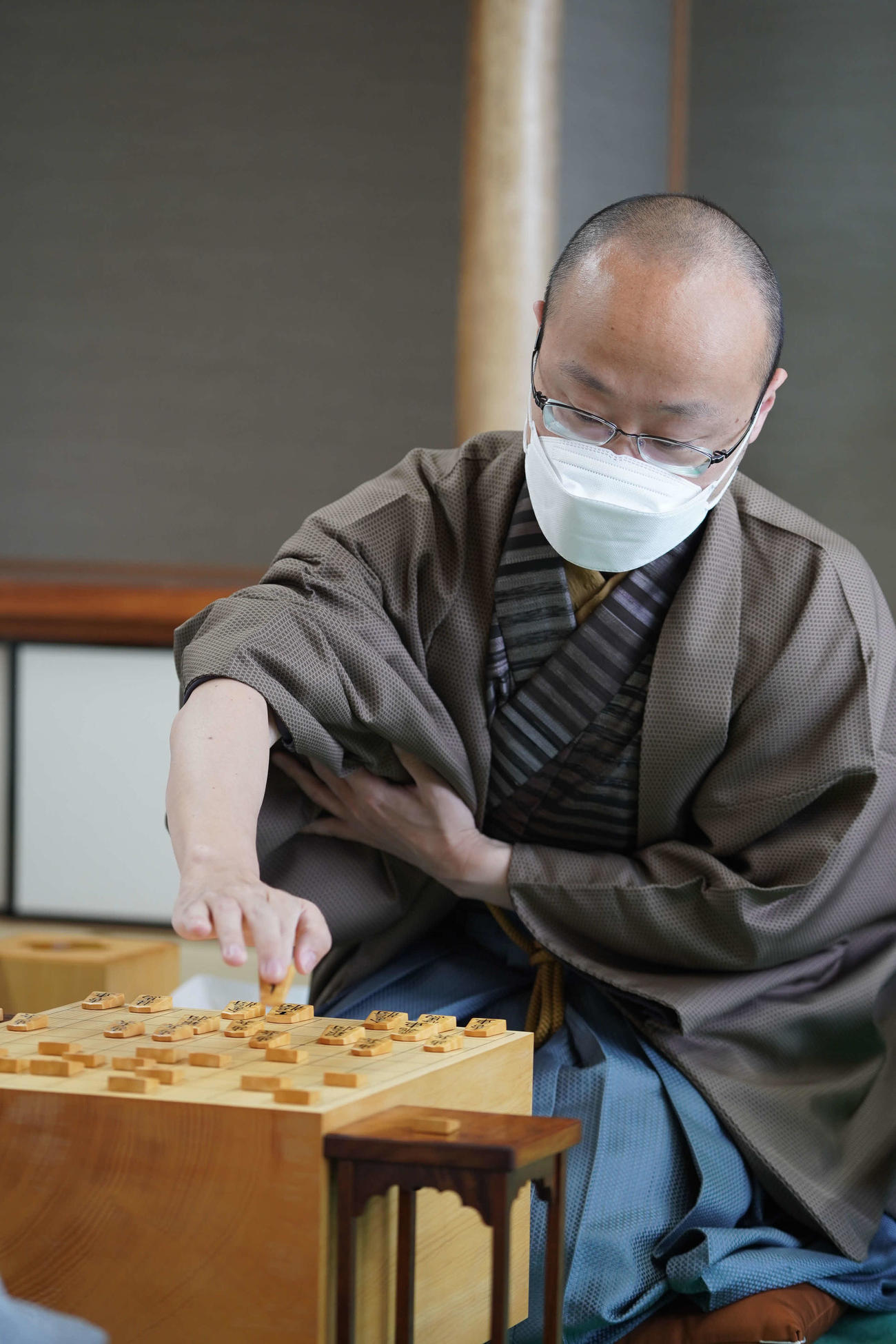 第80期名人戦7番勝負第3局2日目に臨んだ渡辺明名人（日本将棋連盟提供）