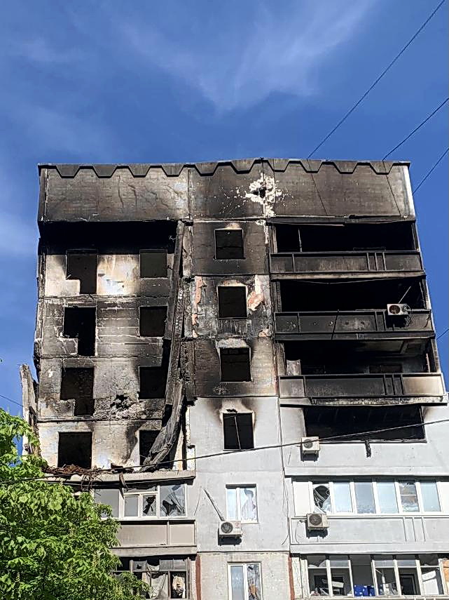 イゴールさんから送られてきた爆撃を受けたとみられる建物（佐々木清志さん提供）