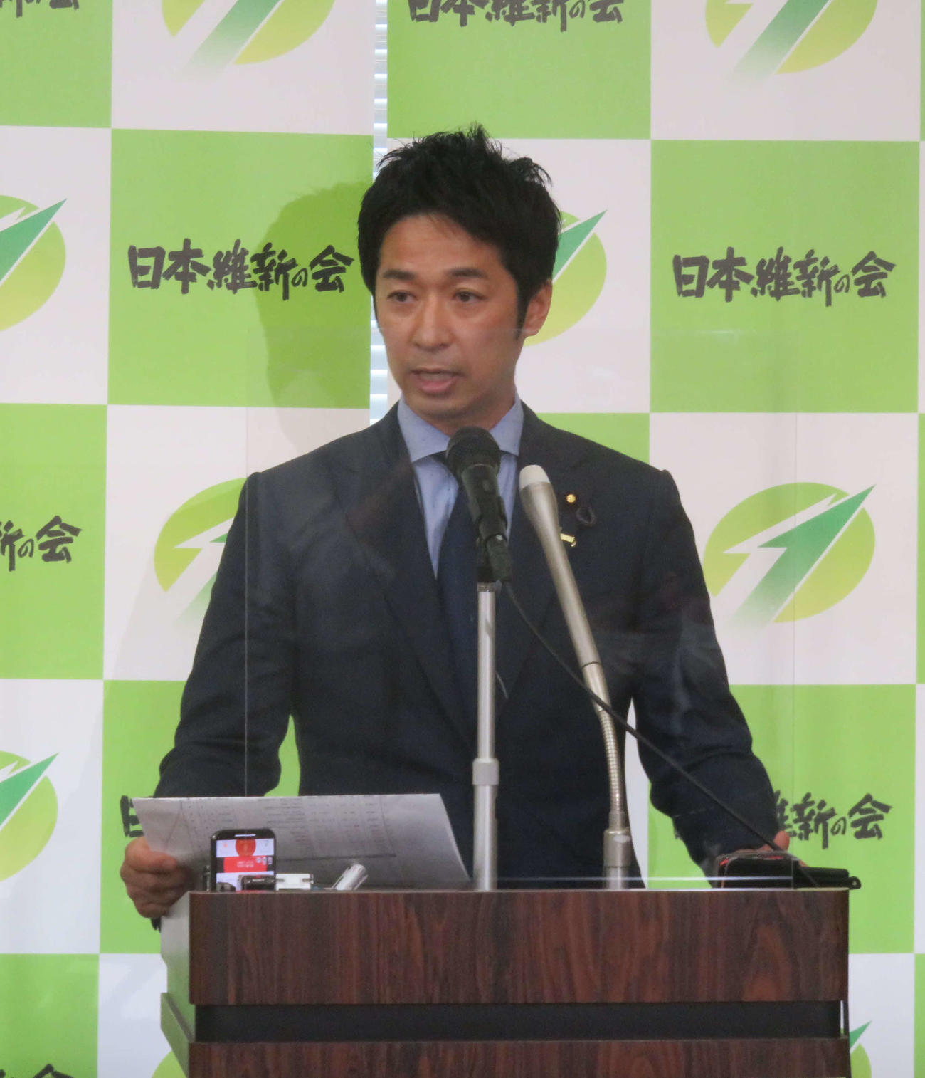 日本維新の会の藤田文武幹事長はJR無料パスの不正利用問題について対策を提言するとした（撮影・大上悟）