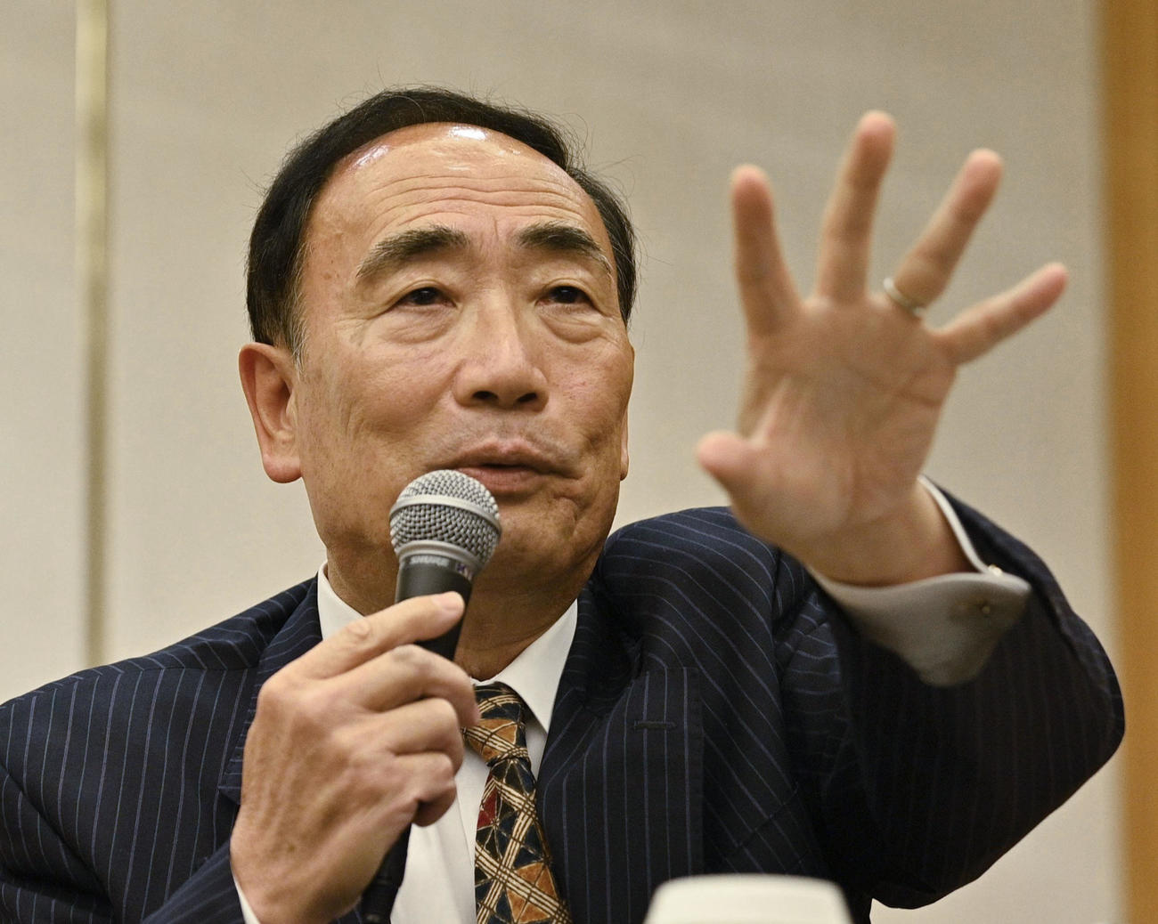 記者会見する「森友学園」理事長の籠池泰典被告（共同）