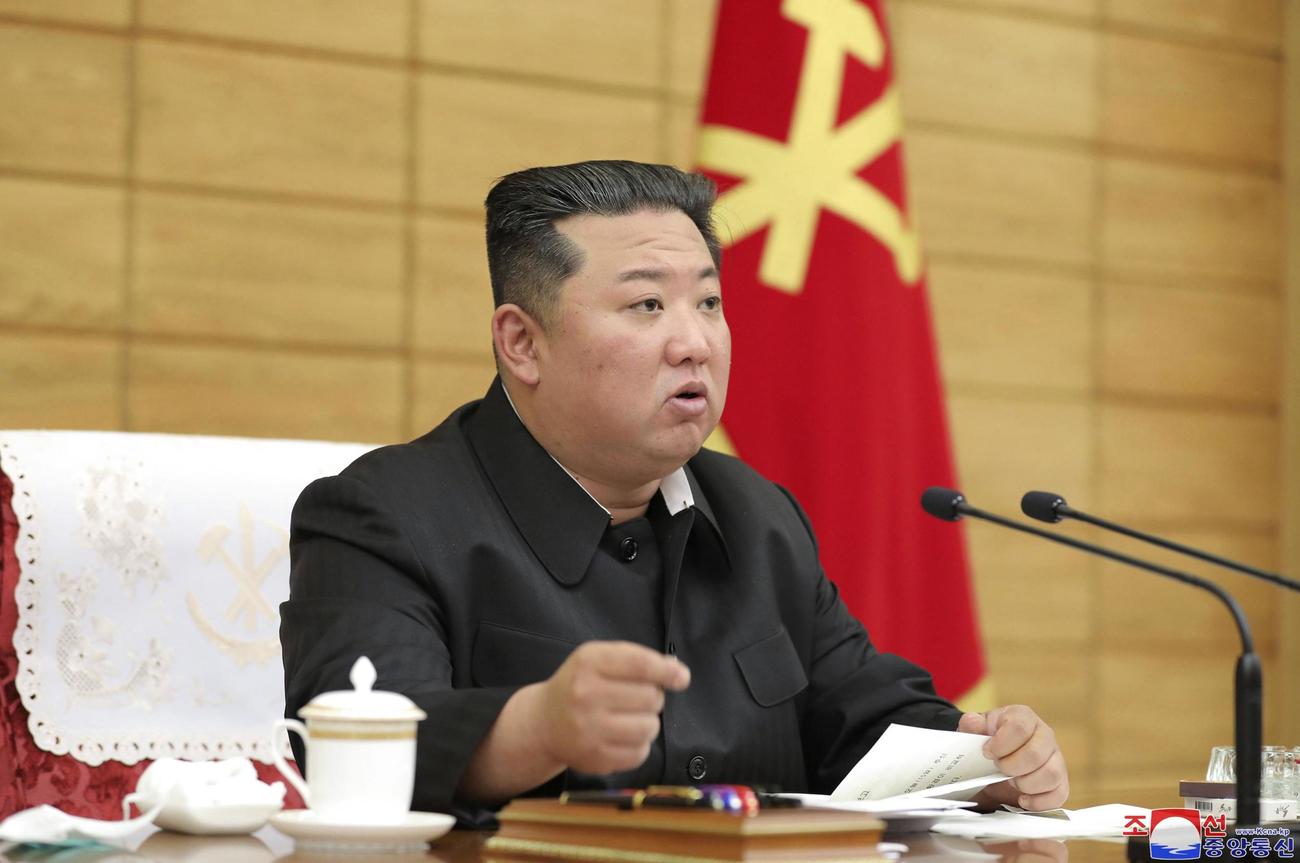 朝鮮労働党の政治局非常協議会に臨む金正恩党総書記（朝鮮中央通信＝共同）