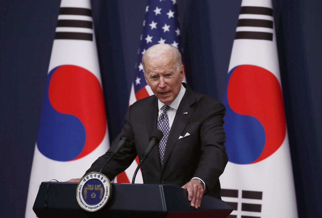 ソウルの大統領府で記者会見に臨むバイデン米大統領（AP）