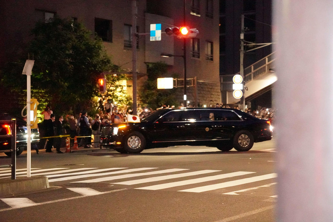 バイデン米大統領が乗っていたとみられる専用車両「ビースト」（撮影・沢田直人）