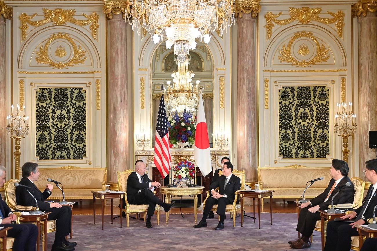 迎賓館で行われた日米首脳会談に出席したバイデン米大統領と岸田首相（ロイター）