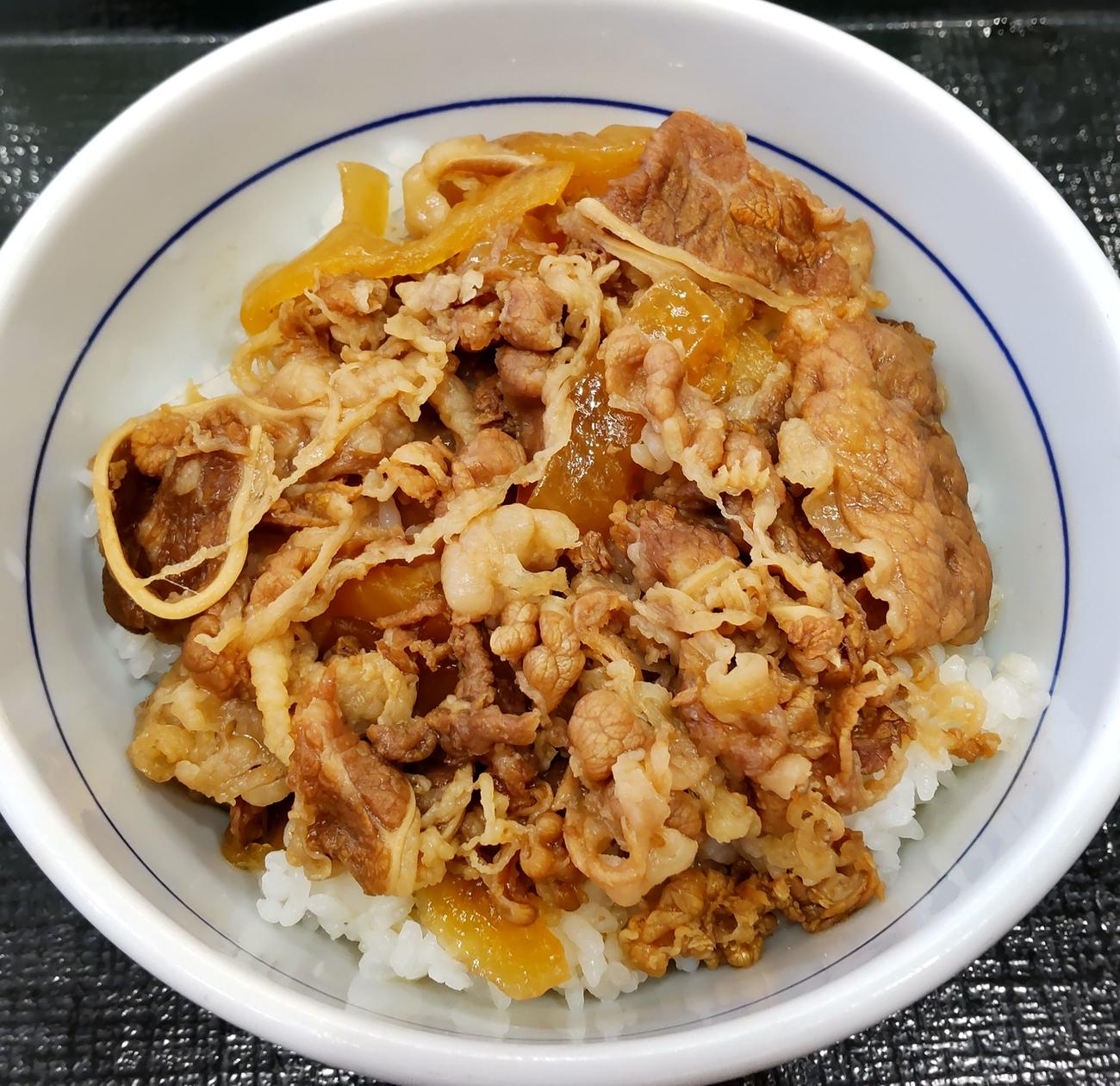 なか卯の和風牛丼並盛。大手牛丼チェーン店では先陣を切って値上げを実施