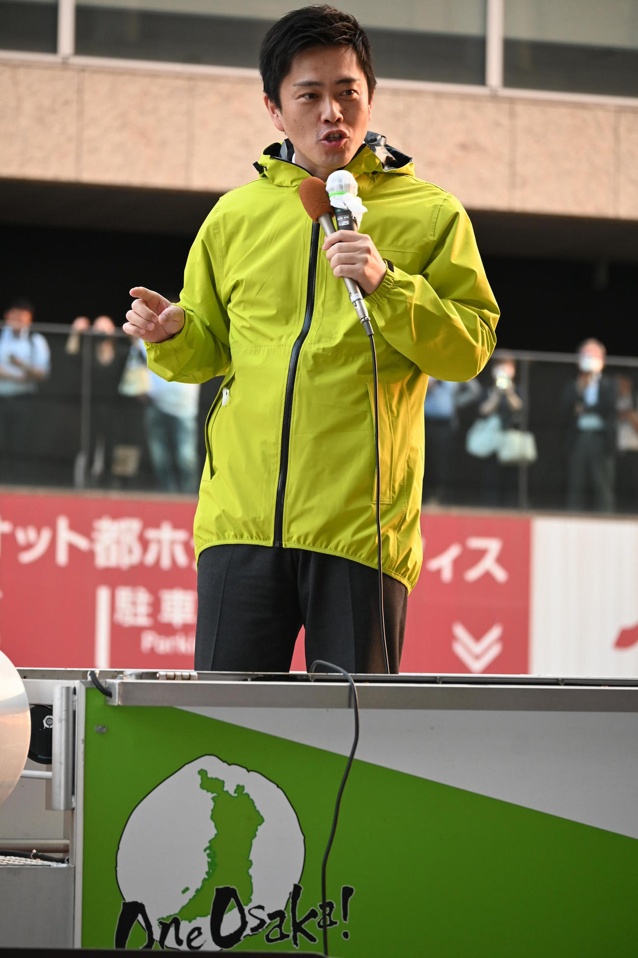 大阪市内で街頭演説した日本維新の会の副代表を務める大阪府の吉村洋文知事（撮影・松浦隆司）