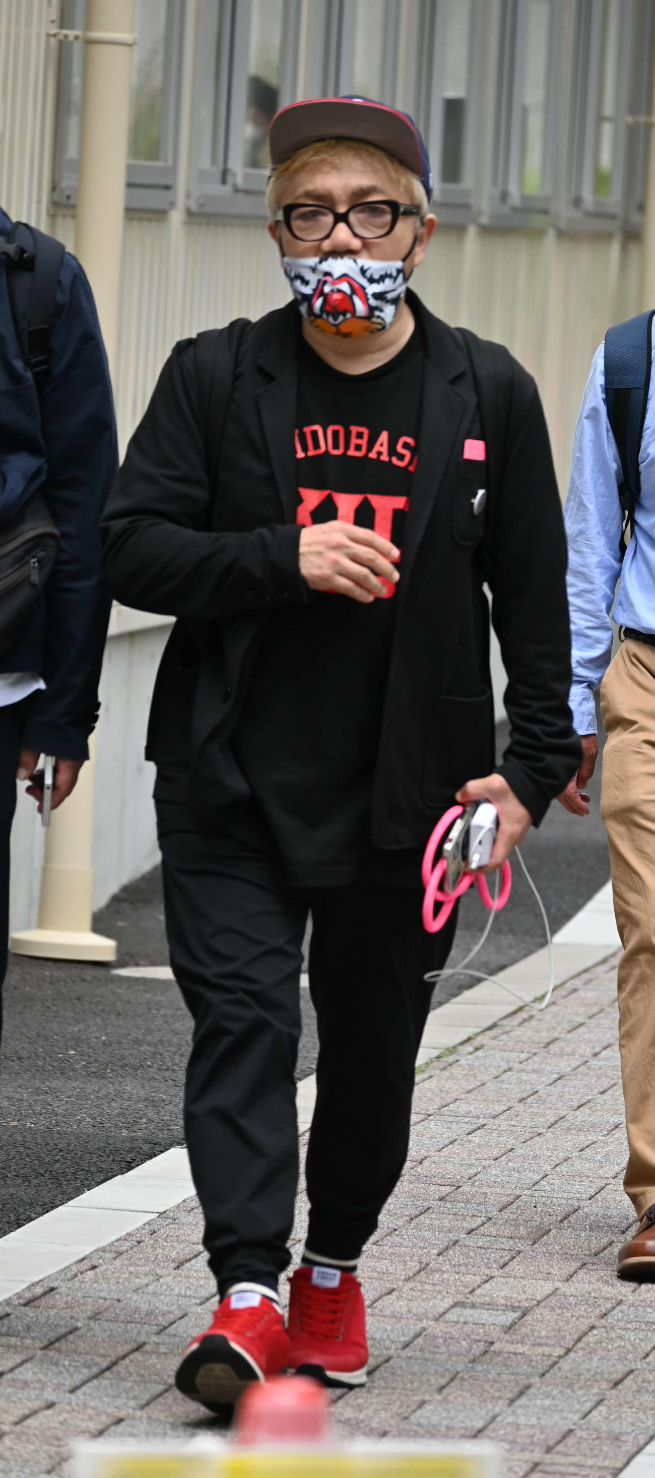 大阪地裁での裁判に出廷後、裁判所を後にする水道橋博士（撮影・松浦隆司）