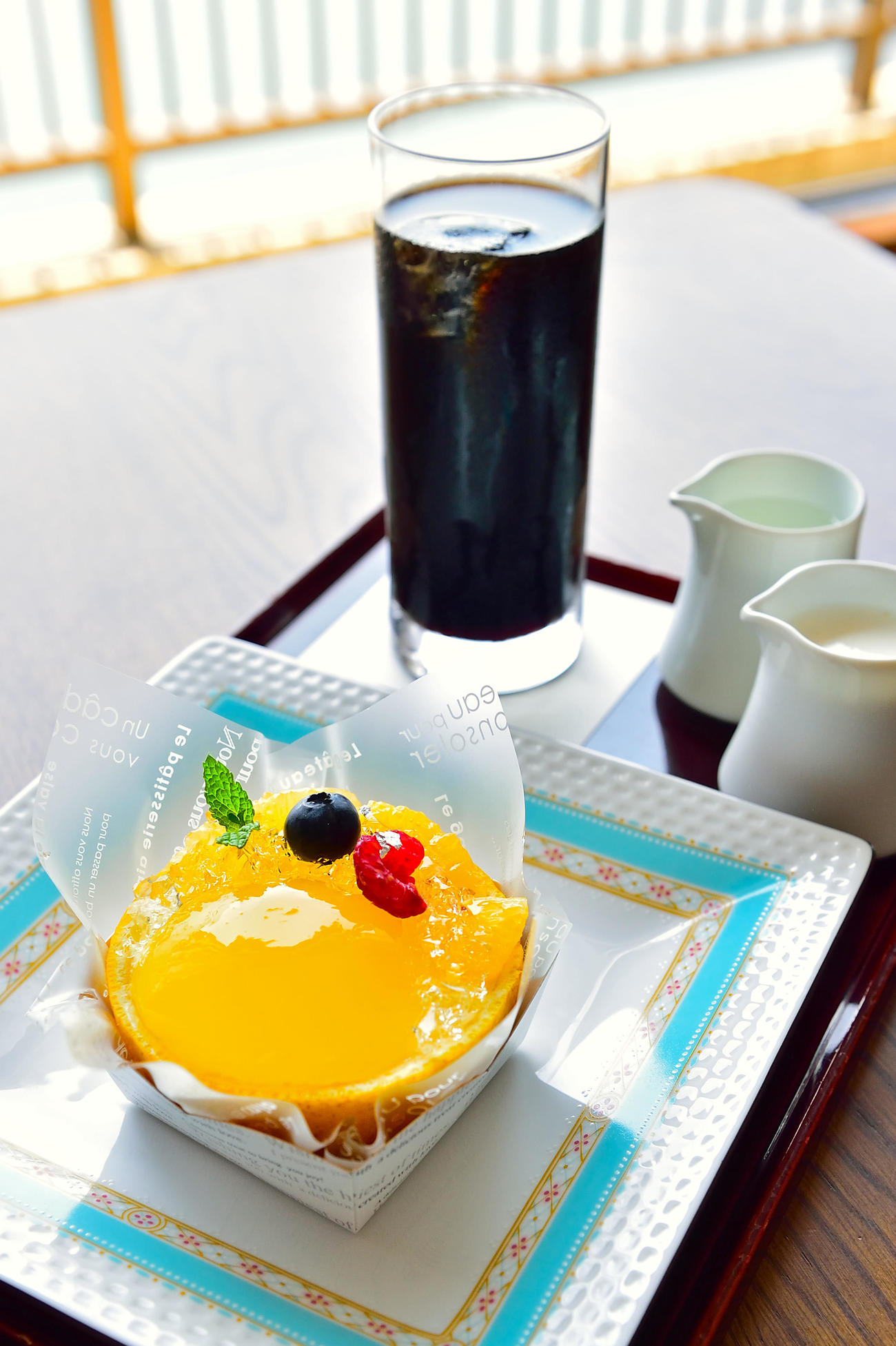 藤井聡太棋聖が午前のおやつに注文した「なるとオレンジ」「アイスコーヒー」（日本将棋連盟提供）