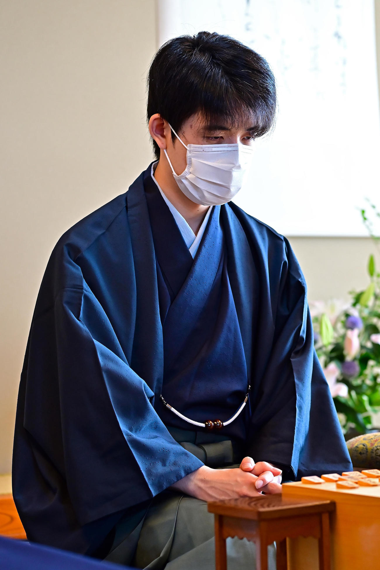 第93期ヒューリック杯棋聖戦5番勝負第1局に臨んだ藤井聡太棋聖（日本将棋連盟提供）