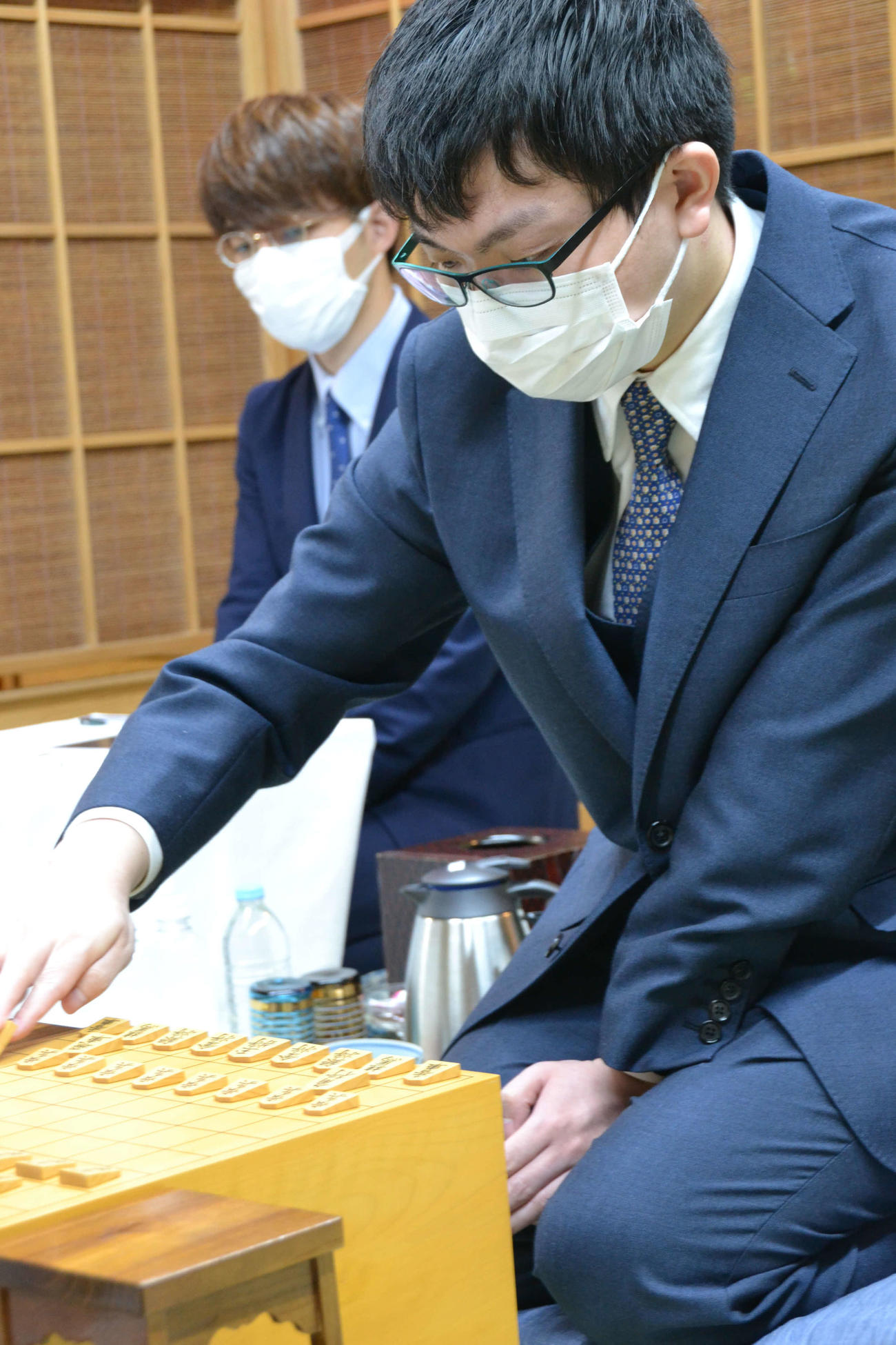 連勝して初の棋聖奪取にあと1勝としたい永瀬拓矢王座（日本将棋連盟提供）