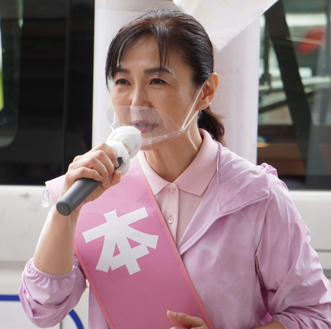 街頭演説を行った生稲晃子氏（撮影・沢田直人）