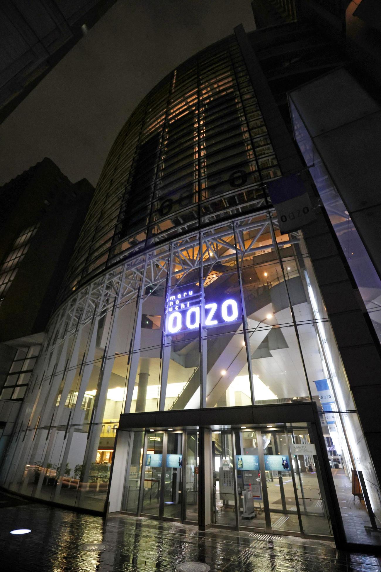 男児が転落し意識不明の重体となった東京・丸の内の商業施設「丸の内オアゾ」