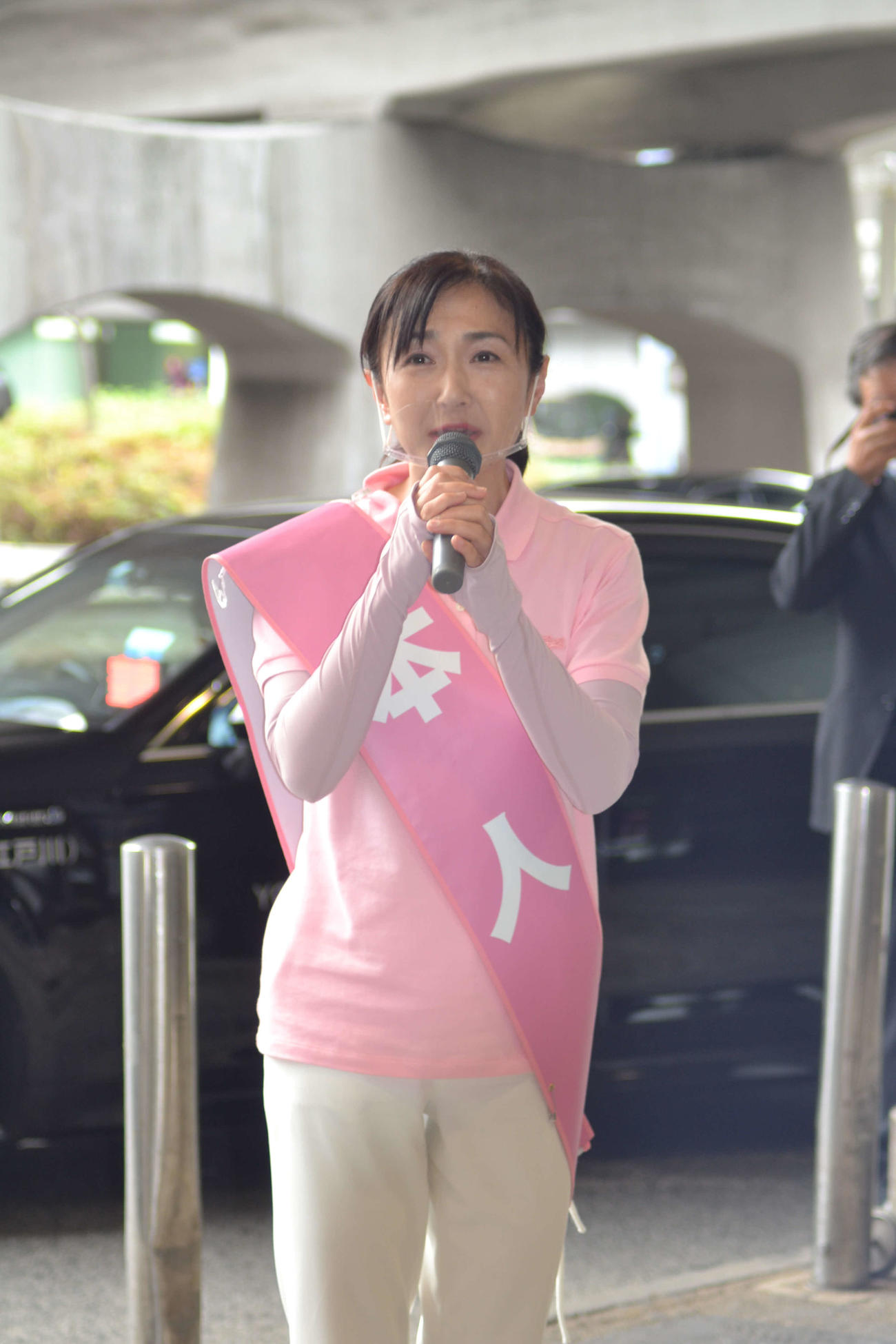 東京・新宿駅西口地下広場で演説を行った生稲晃子氏