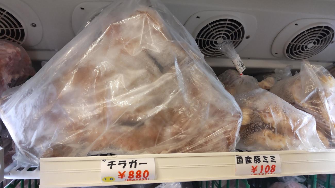 店内の冷凍庫には豚のアタマ「チラガー」も