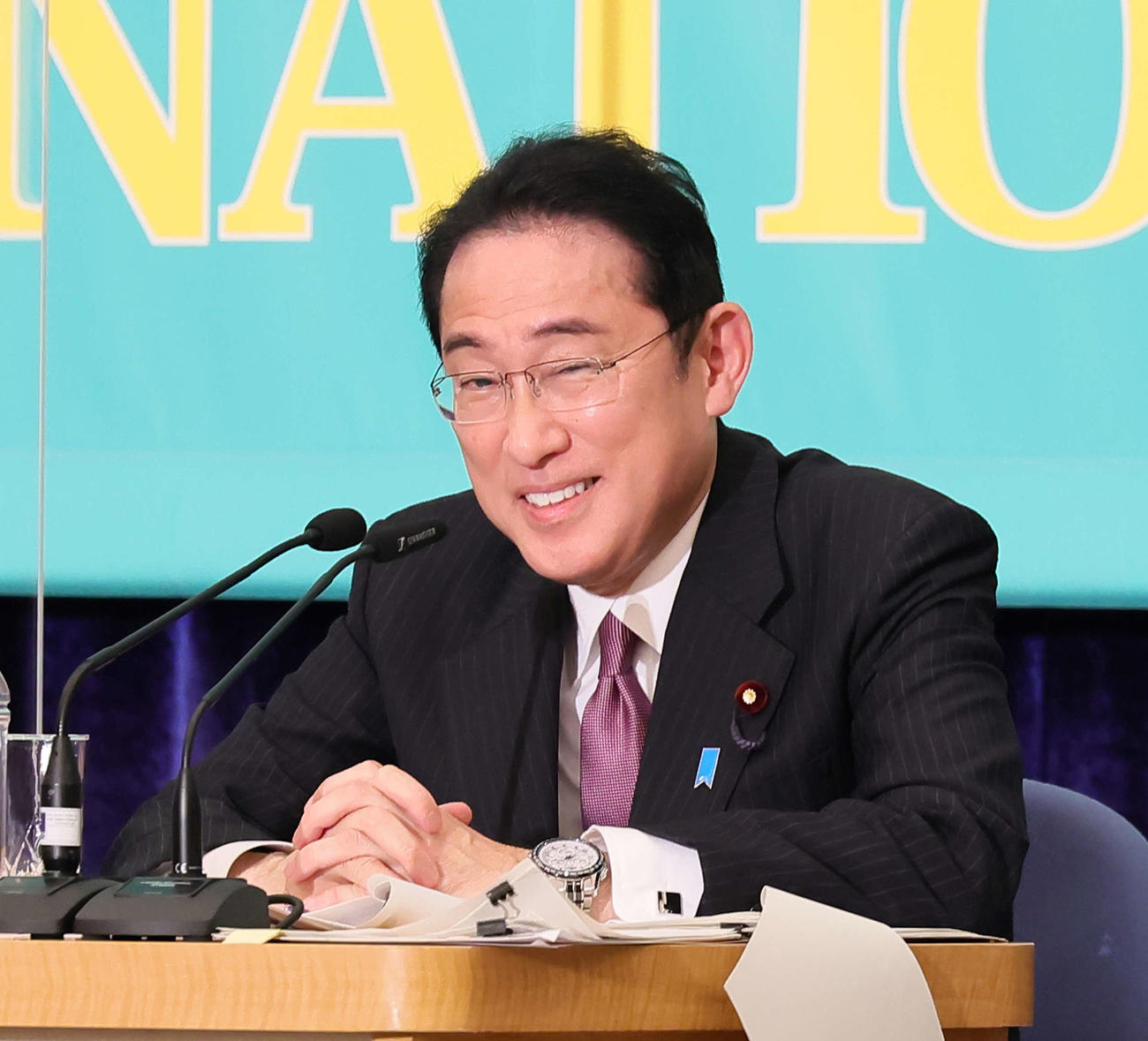 討論会で笑顔を見せる自民党総裁の岸田文雄首相（撮影・足立雅史）