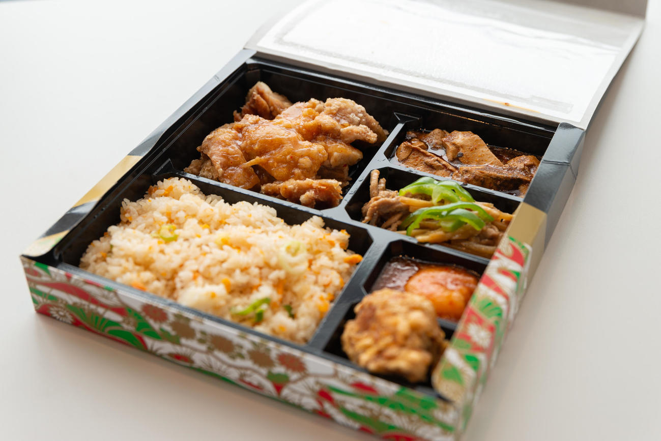 藤井聡太竜王が勝負メシに注文した油淋鶏弁当（日本将棋連盟提供）