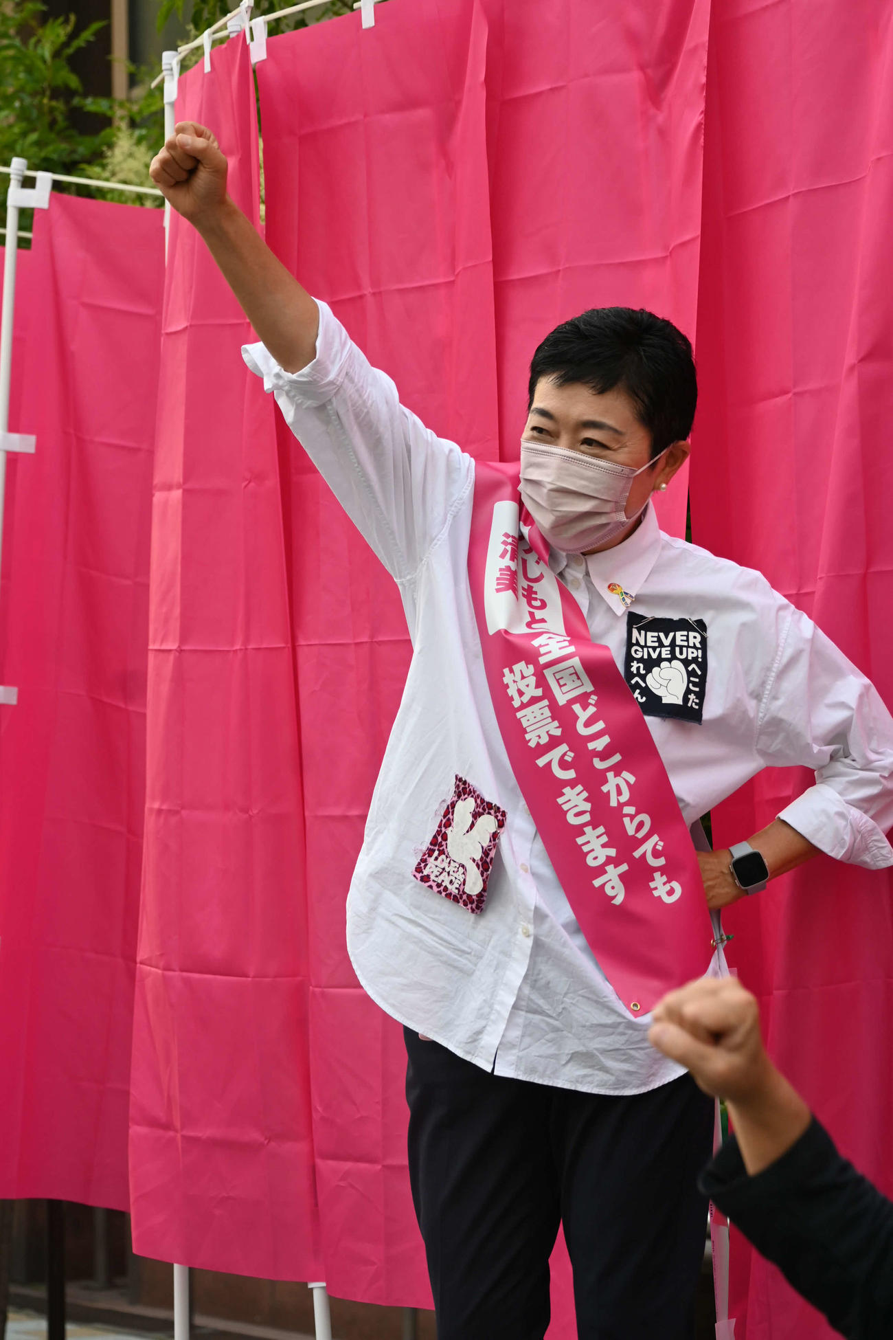 地元・大阪府高槻市で出発式を行った辻元清美氏（撮影・松浦隆司）