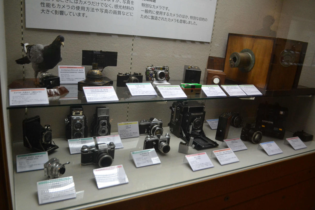 日本カメラ博物館特別展で展示されているさまざまなカメラ