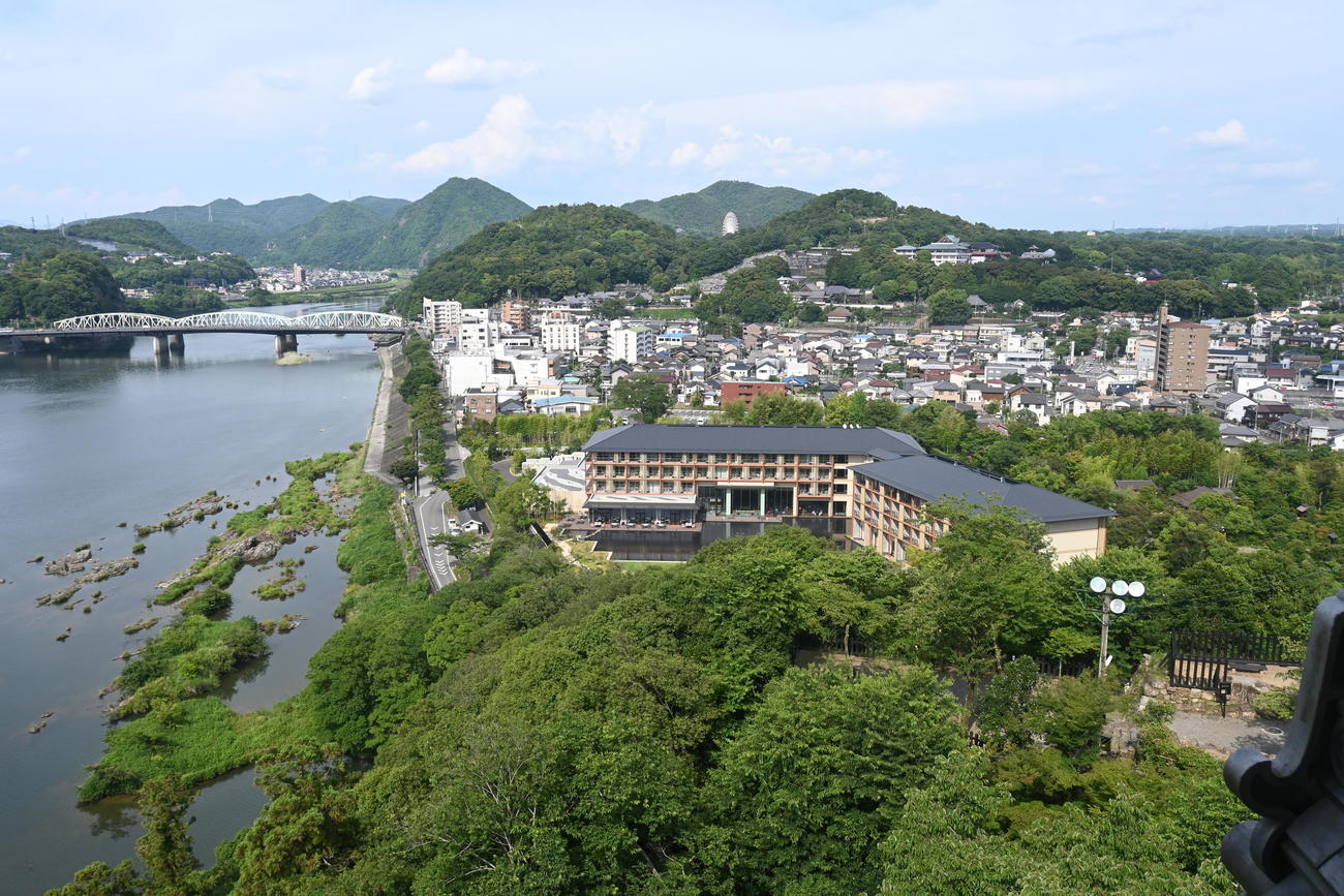 王位戦7番勝負第1局が行われる愛知県犬山市「ホテルインディゴ犬山有楽苑」（撮影・松浦隆司）