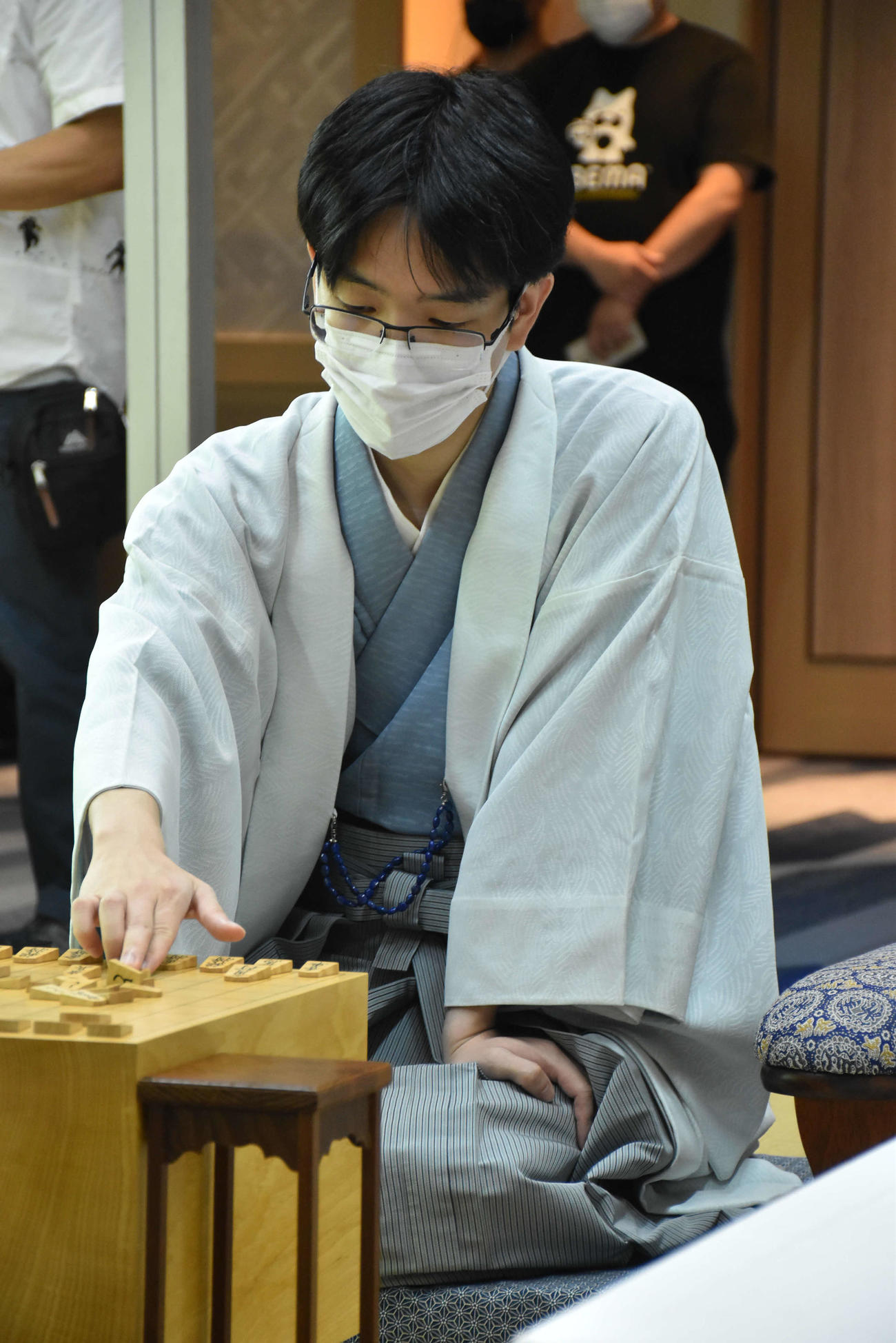 王位戦7番勝負第1局に臨んだ豊島将之九段（日本将棋連盟提供）