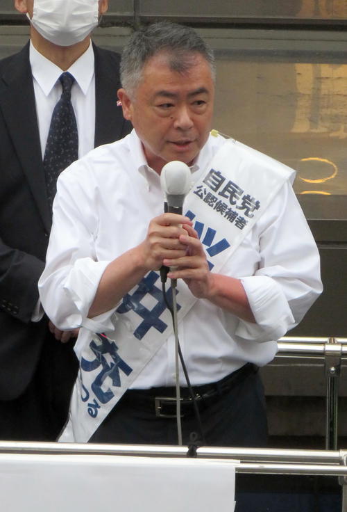 6月22日、仙台駅前で演説を行う桜井充氏