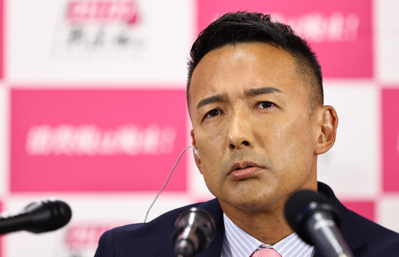 中継で橋下徹氏と話すれいわ新選組の山本太郎代表（撮影・垰建太）