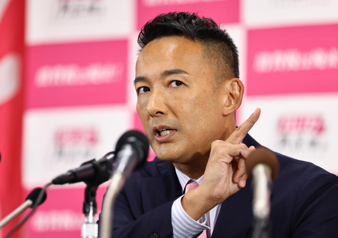 中継で橋下徹氏と話すれいわ新選組の山本太郎代表（撮影・垰建太）