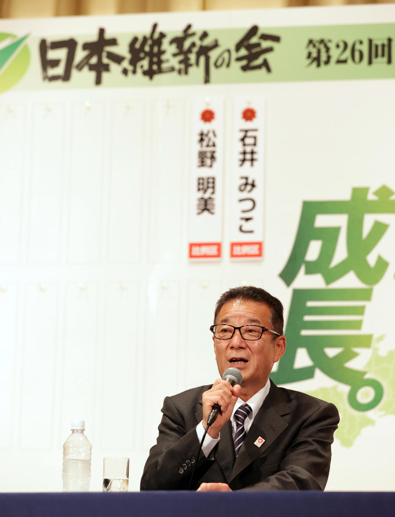 会見に臨む日本維新の会の松井代表（撮影・前田充）