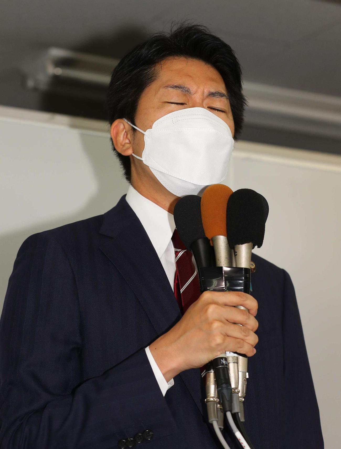 当選確実となった自民党・佐藤氏は会見をひらく（撮影・上田博志）