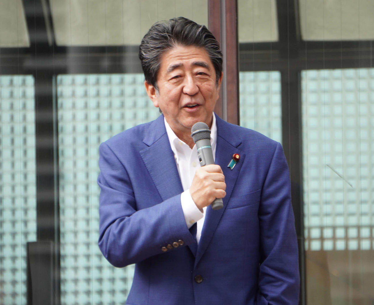 6日、街頭演説を行った自民党の安倍晋三元首相