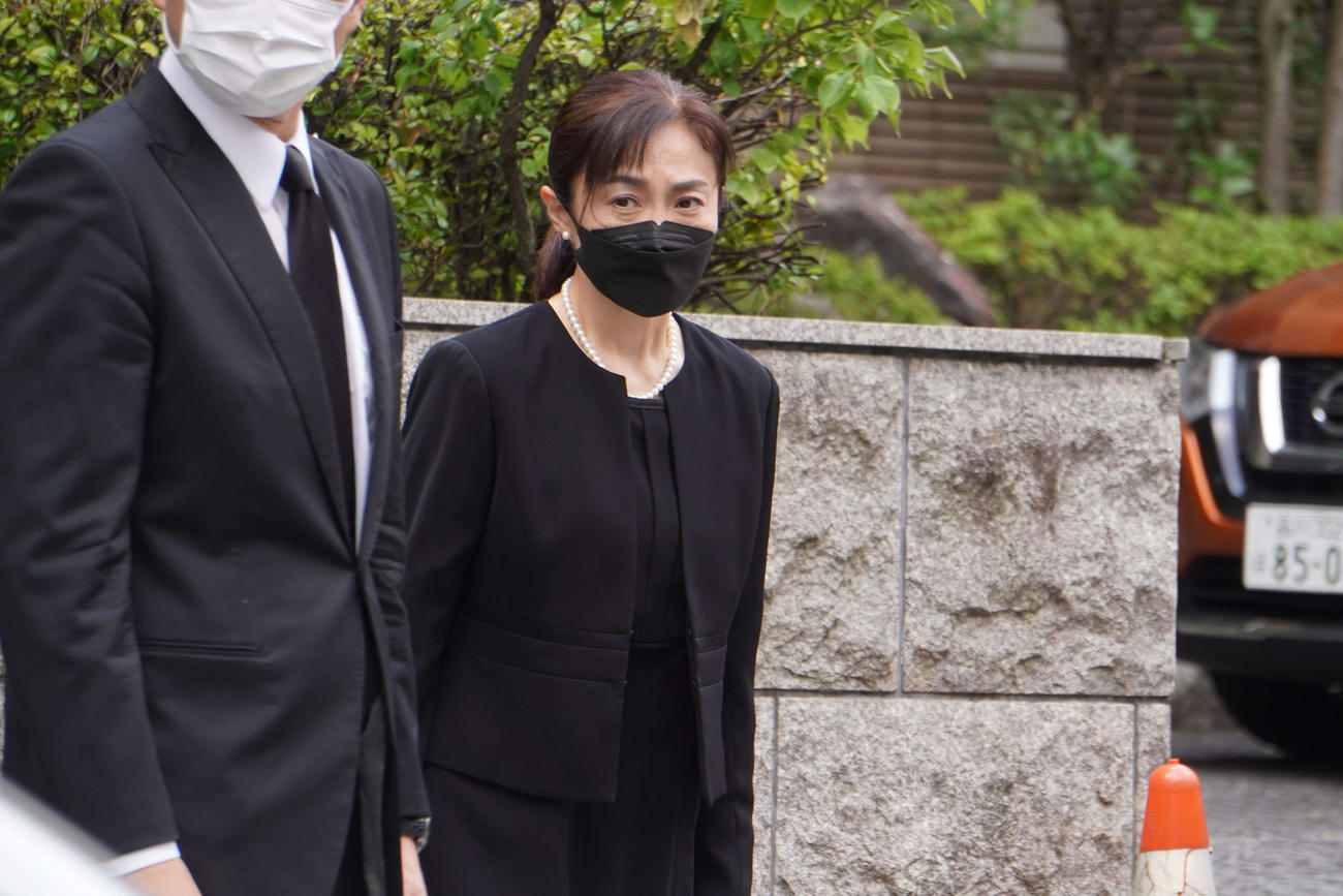 故安倍晋三元首相の自宅を弔問した生稲晃子氏（撮影・沢田直人）