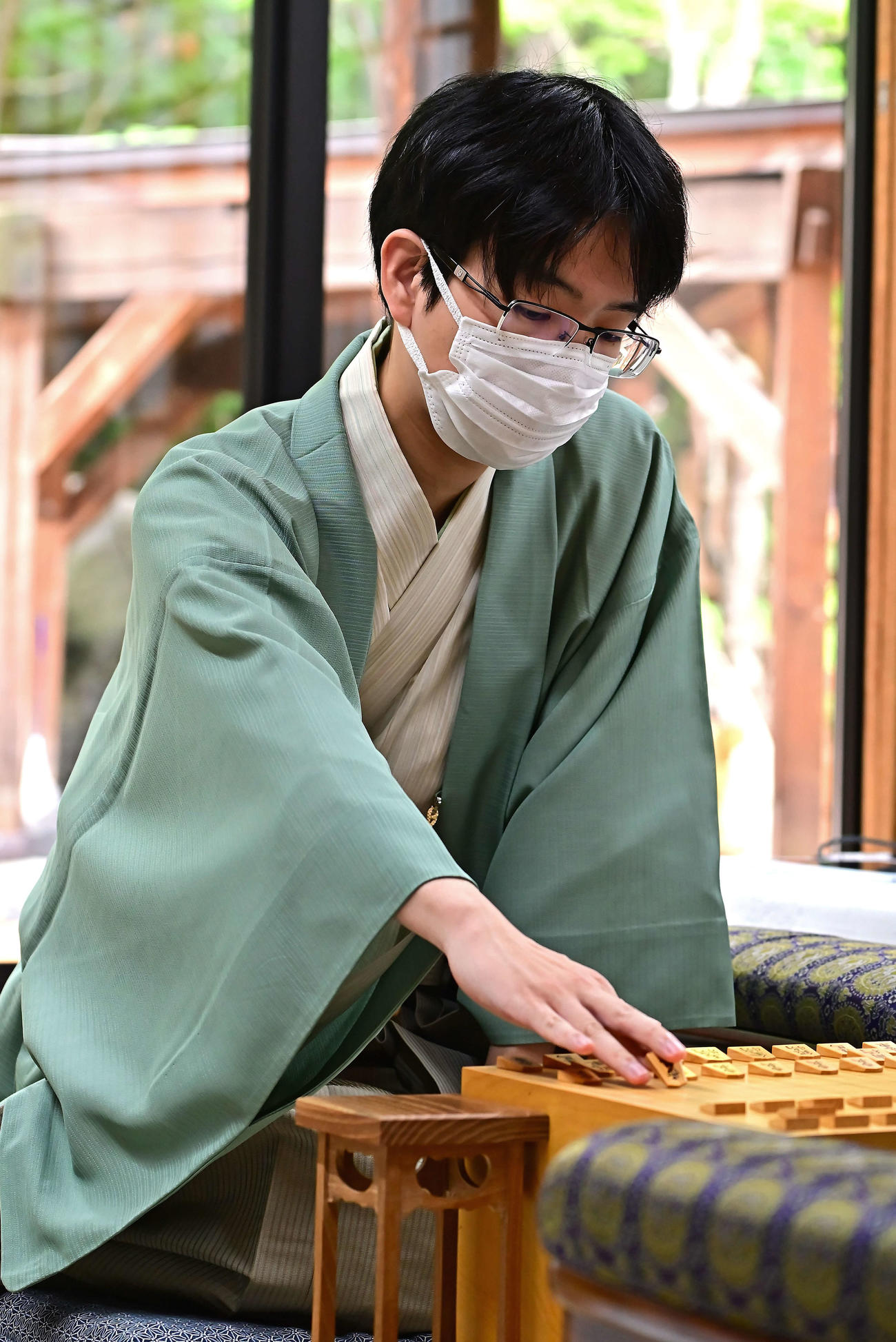 「お～いお茶杯王位戦7番勝負第2局」で連勝と4年ぶりの復位を目指す豊島将之九段（日本将棋連盟提供）