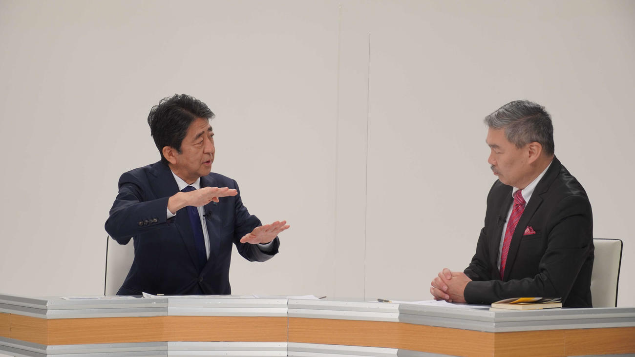 TOKYO MXで14日放送の「安倍元総理追悼　東京ホンマもん教室再放送」で対談する、安倍晋三元首相（左）と藤井聡氏