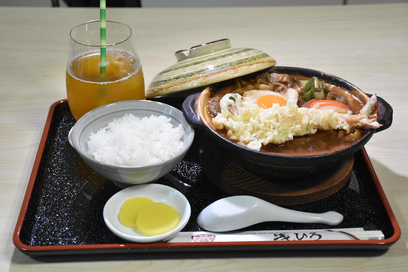 藤井聡太棋聖が昼食に注文した「味噌煮込みうどん（天ぷら、玉子入）」（日本将棋連盟提供）
