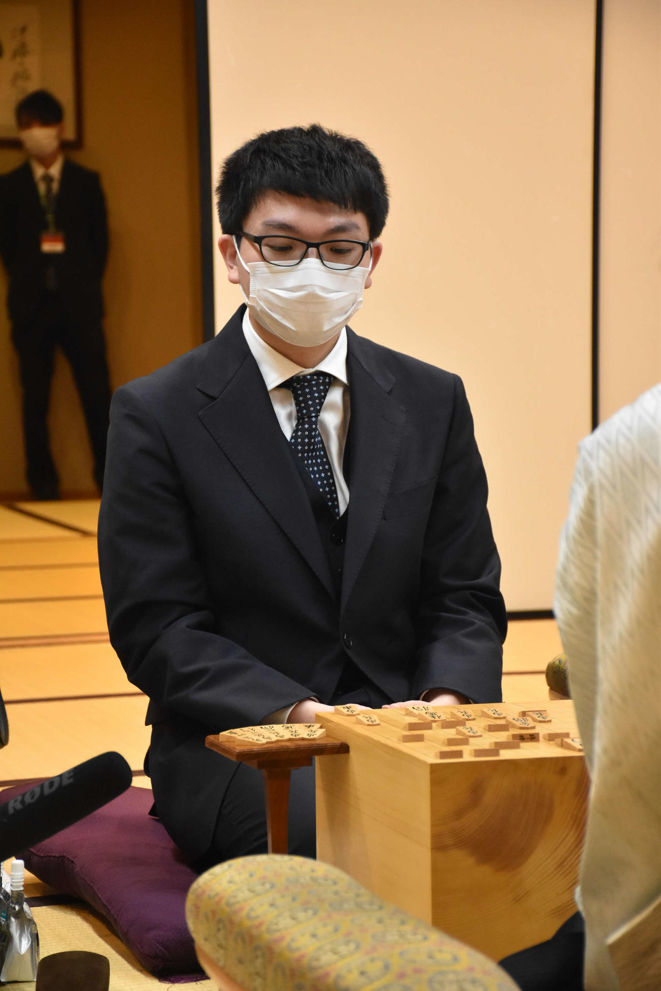 開幕局を制した後、3連敗で挑戦を退けられた永瀬拓矢王座（日本将棋連盟提供）