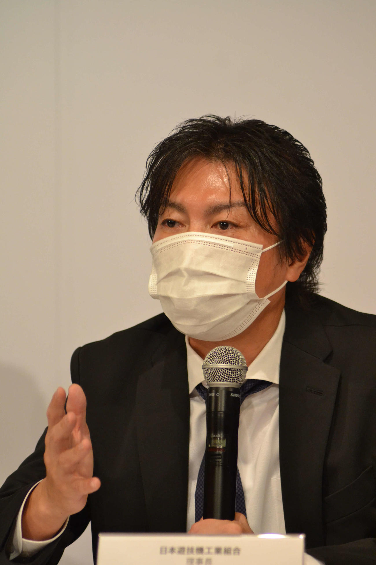 スマート遊技機について説明する日本遊技機工業組合の榎本善紀理事長