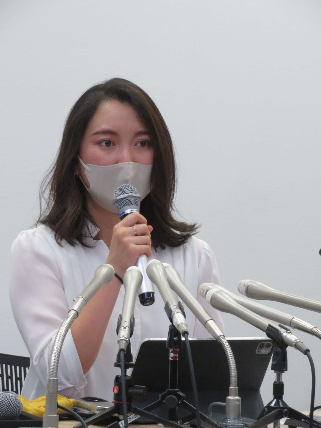 会見で時に涙声になりながら語る伊藤詩織さん（撮影・村上幸将）