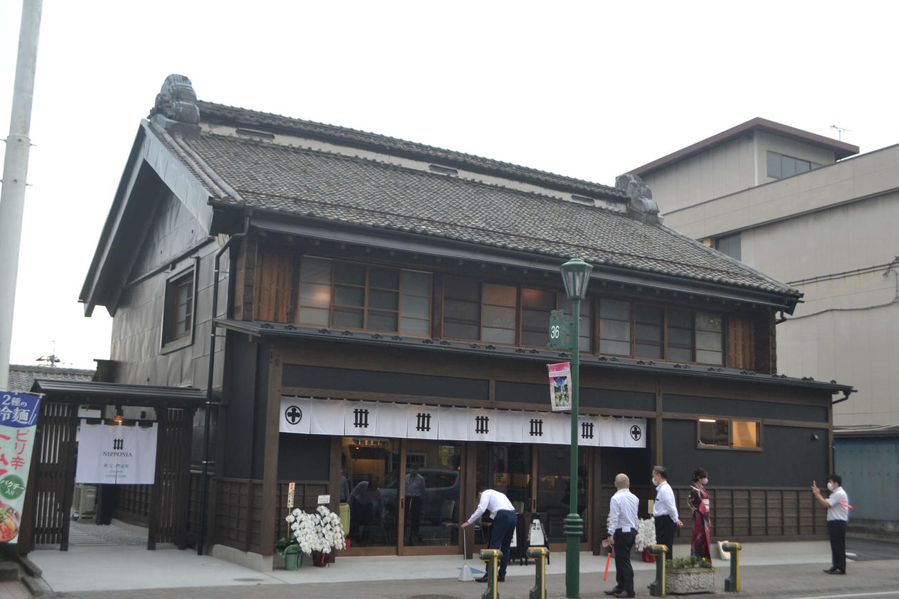 「マル十薬局」を改修した「MARUJU棟」