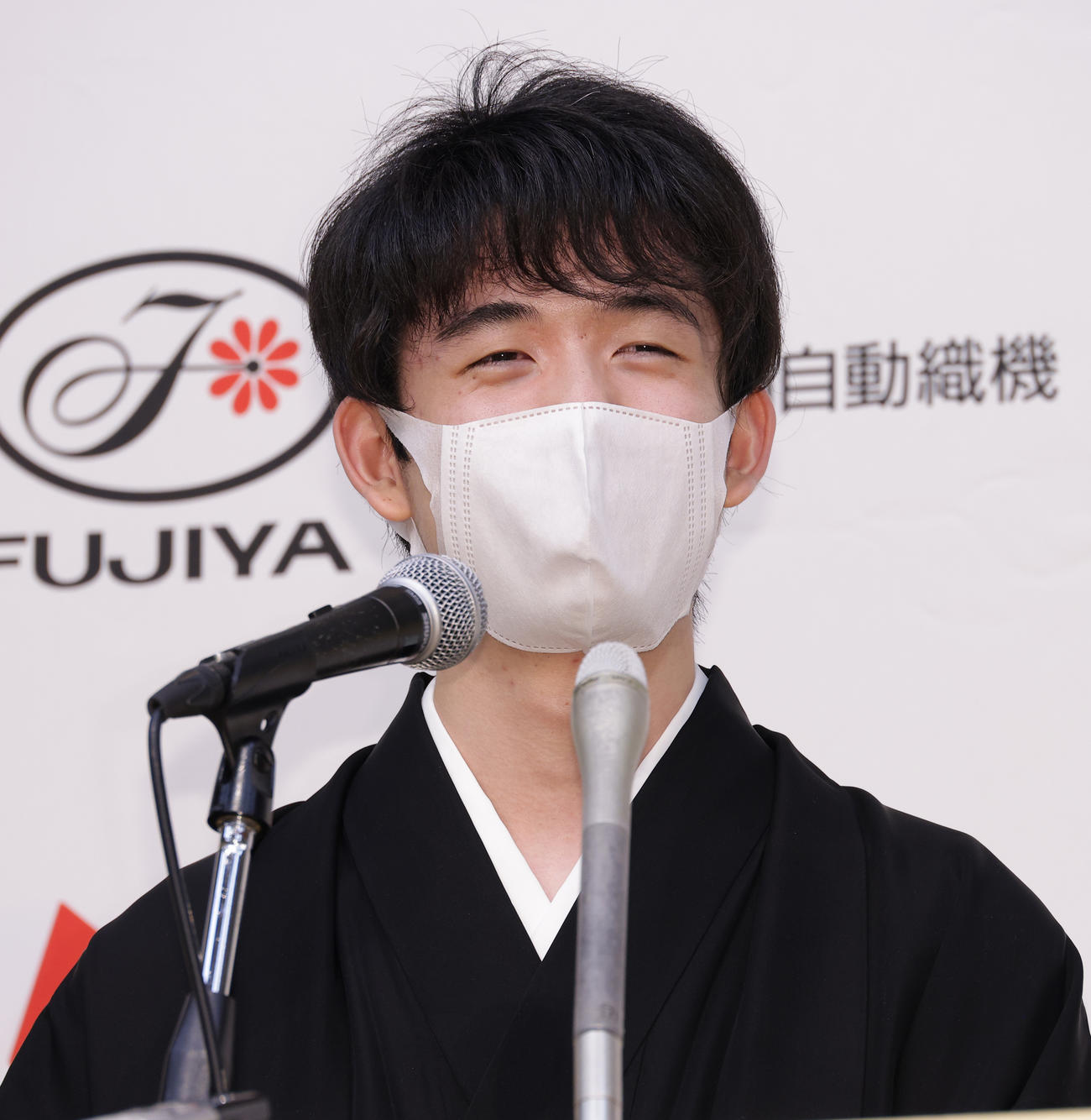 第7期叡王戦就位式で会見する藤井聡太叡王（撮影・中島郁夫）