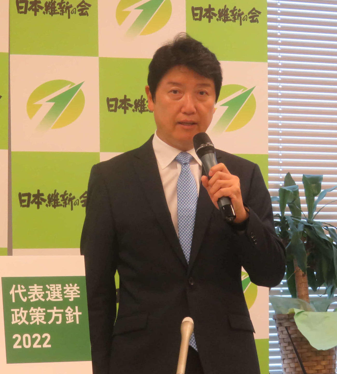 日本維新の会の代表選に立候補を表明した足立康史衆院議員（撮影・大上悟）