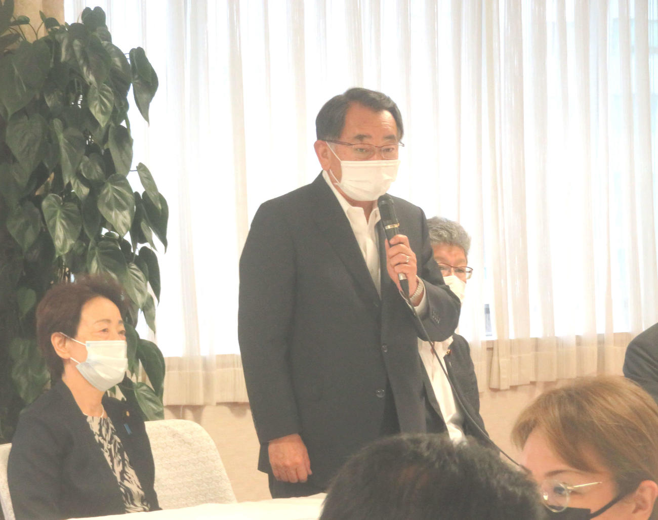 自民党安倍派の会合で塩谷立会長代理は冒頭で派閥の一致結束を訴えた（撮影・大上悟）