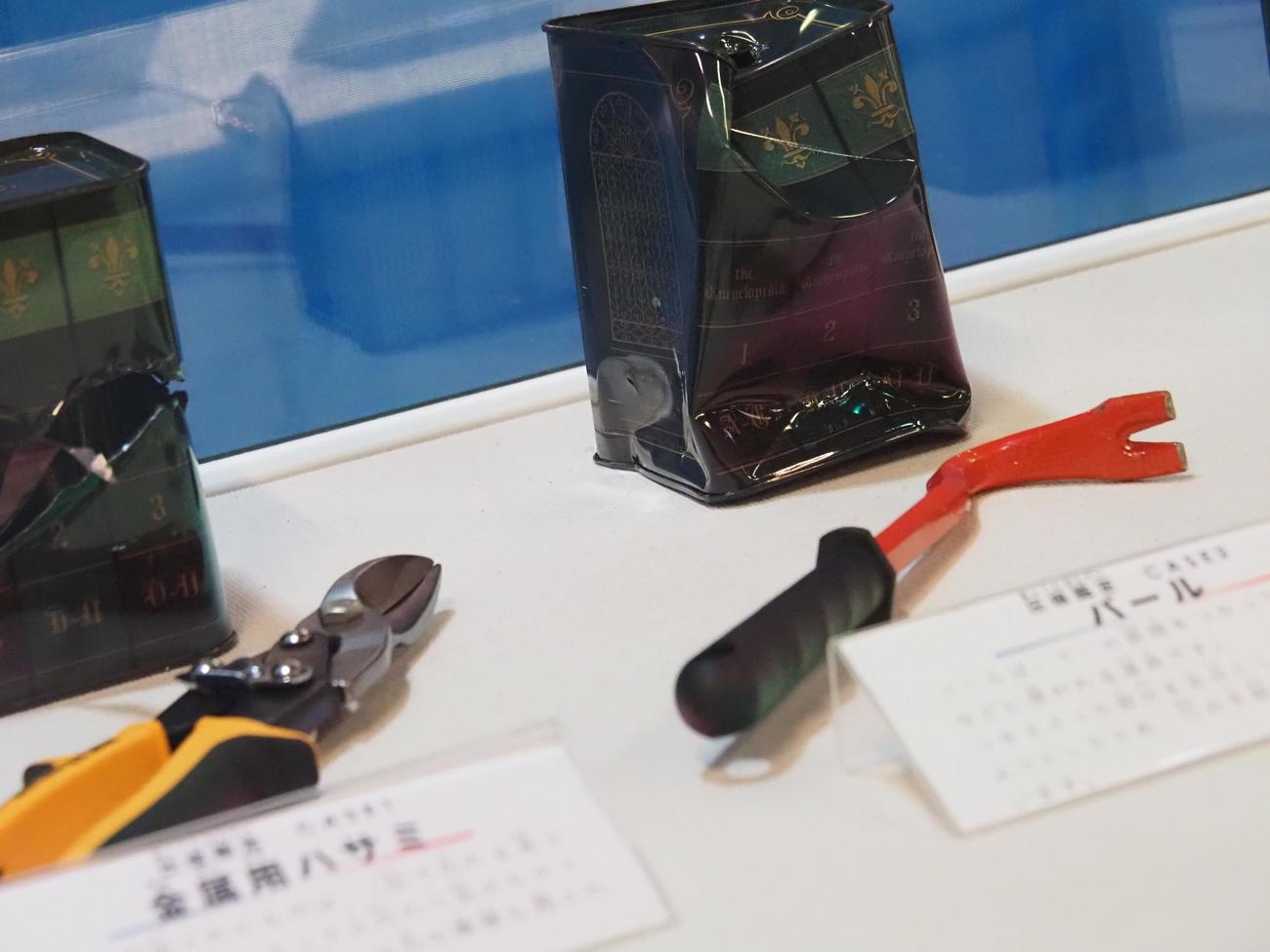 犯行に使われる数々の器具